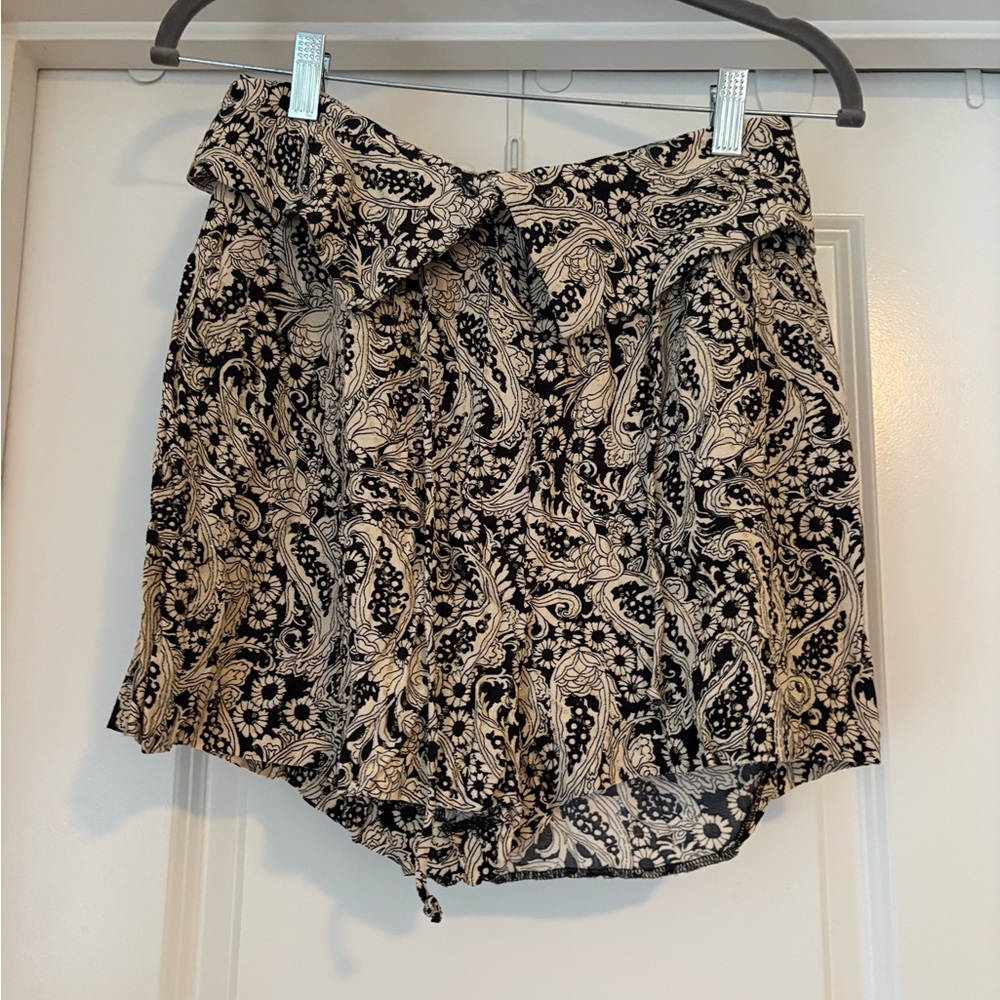 Zara Black and Cream Floral Paisley Shorts